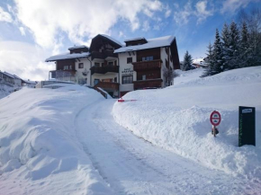 Отель Hotel Gravas, Велла